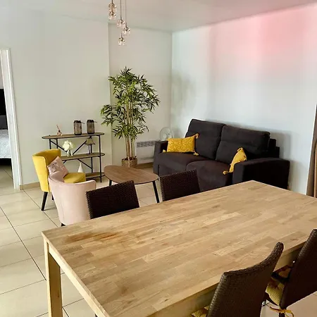 Appartement Bright - 2 Min Walk To