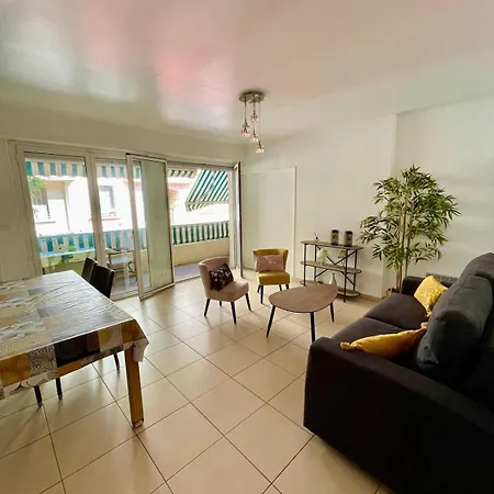 Appartement Bright - 2 Min Walk To
